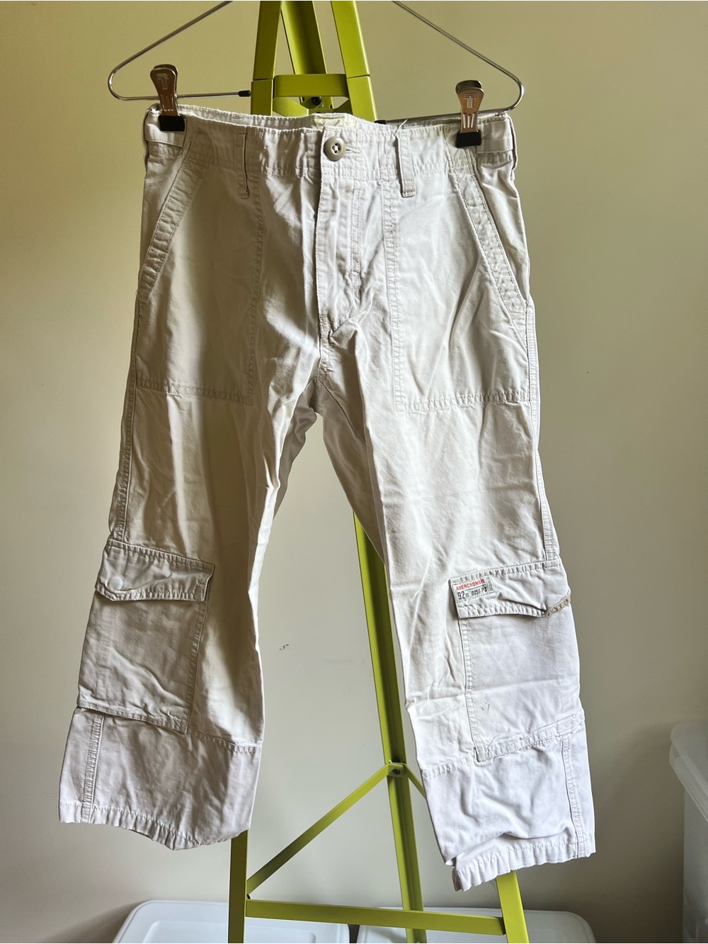 Abercrombie & Fitch Y2K Cream Capri Cargo Pants size 4